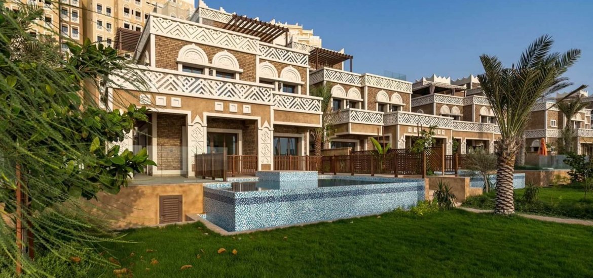 Townhouse for sale in Palm Jumeirah, Dubai, UAE 4 bedrooms, 820 sq.m. No. 1175 - photo 1